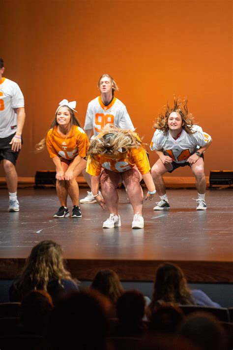 Expressing love for UT with dance moves: Smokey’s Howl brings students ...