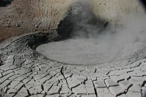 A Fascinating Look Inside Yellowstone's Mud Pots - Scenic States