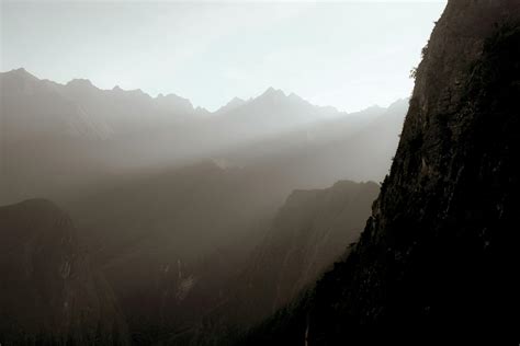 Foggy Mountain · Free Stock Photo