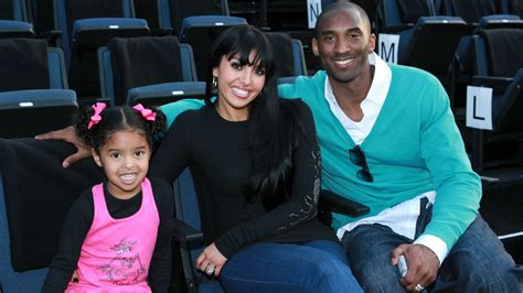 17 Heartwarming Photos of Kobe Bryant With His Wife & Daughters