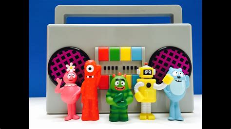 YO GABBA GABBA Musical Boombox Playset Pushing Buttons - YouTube