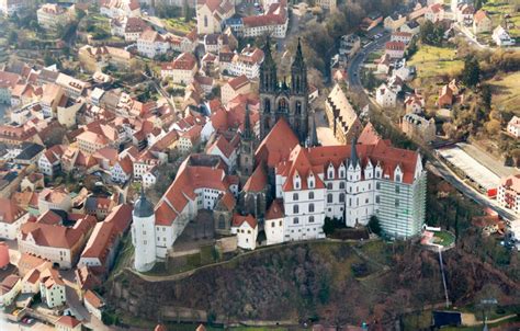 Aerial photograph Meißen - Castle of Schloss Albrechtsburg on Domplatz in Meissen in the state ...