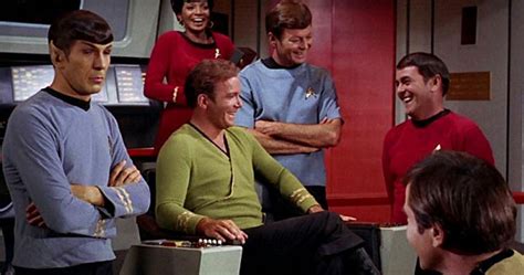 Star Trek: 16 Behind-The-Scenes Photos That Completely Change Everything