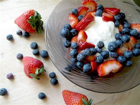 Greek Yogurt & Fresh Berries - The Kitchen Magpie