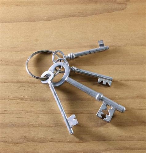 11 Types of Vintage Keys and How to Identify Them | Resalvaged