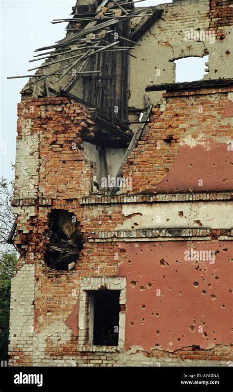 War damaged buildings in vukovar hi-res stock photography and images - Alamy