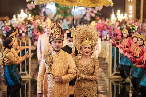 Kenali Prosesi Pernikahan Adat Aceh dan Ciri Khas Busana yang Dikenakan - Bridestory Blog