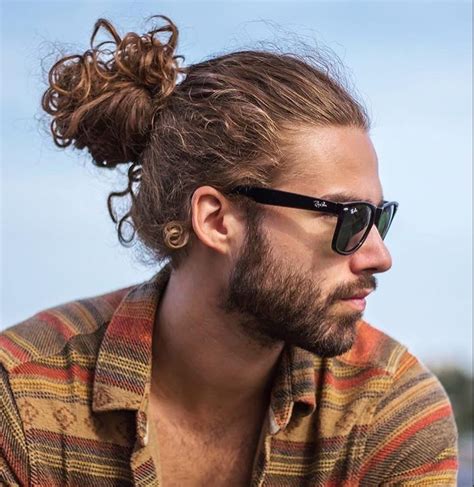 40 Lovable Man Bun Hairstyle Ideas-The Easy and Sexy Headdress