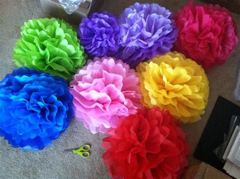 DIY jumbo tissue paper flowers / pom poms Super quick and easy! Now I ...