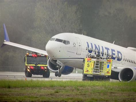 United Airlines Plane Veers Off Runway upon Landing in Houston - AeroXplorer.com