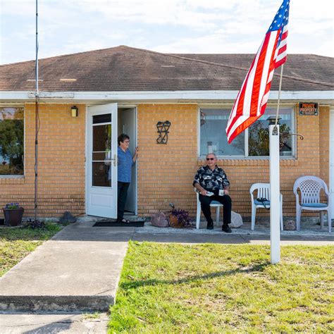 Elon Musk’s SpaceX Is Buying Up a Texas Village. Homeowners Cry Foul. - WSJ