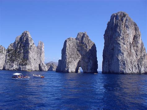 Faraglioni di Capri – Associati a Fiavet Campania Basilicata