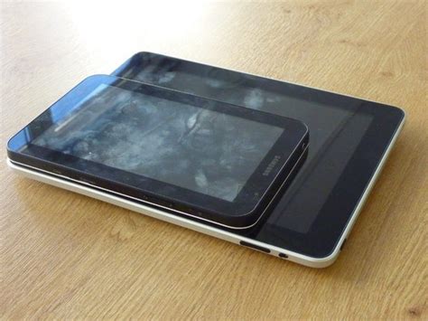 Samsung Galaxy Tab vs Apple iPad size-comparison photos - CNET