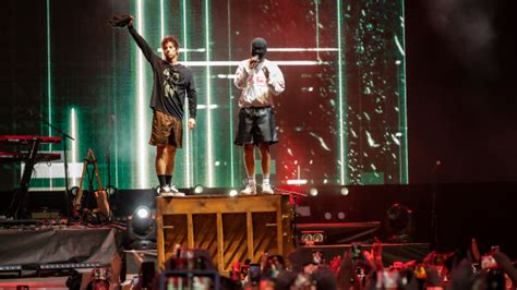 Twenty One Pilots premiere live video for ﻿’Stranger Things’﻿-inspired ...