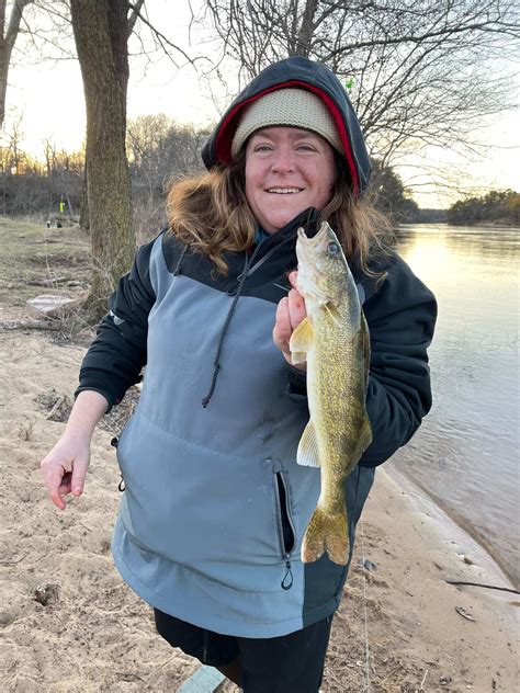 WI River Walleye Fishing