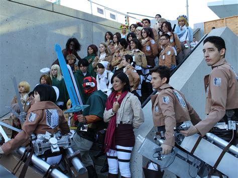 NYCC: Every Teen Is Wearing The 'Attack On Titan' Costume - Business Insider