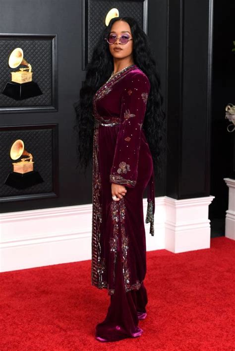 H.E.R at 2021 Grammy Awards in Los Angeles 03/14/2021 – HawtCelebs