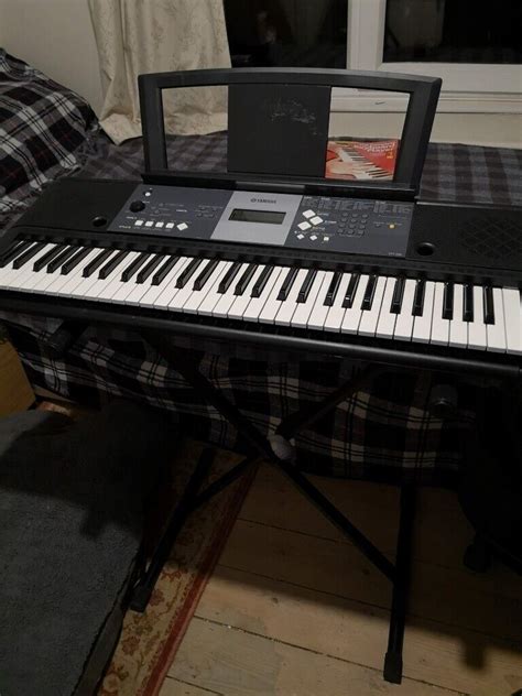 Yamaha PSR E233 Digital Keyboard | in Llanelli, Carmarthenshire | Gumtree