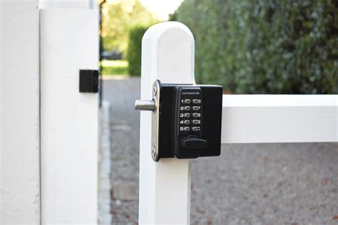 Garden gate lock: Why you should use a gate lock with code