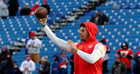 Tom Brady Says Chiefs' Patrick Mahomes 'Always Seems to Play His Best ...