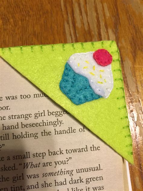 Felt corner bookmark! Fits into any book. Handmade. Can be found on etsy.com. | Diy handmade ...