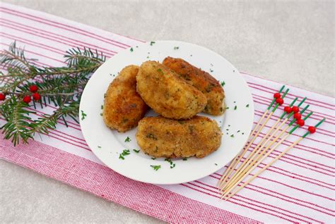 Croquetas de Jamon are creamy Spanish ham croquettes