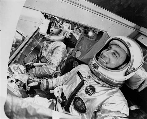 Gemini, Apollo, and Space Shuttle astronaut John Young has died - The Verge