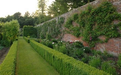 Walled garden design ideas – how to create your own secret garden?