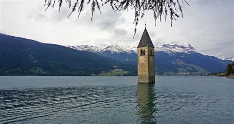 Reschensee mit Kirchturm: Camping, Wandern, Rundweg