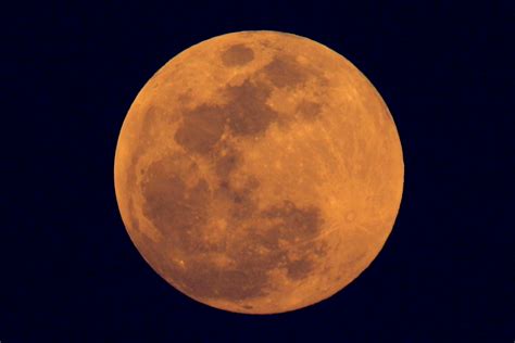 What is an orange moon? – ouestny.com