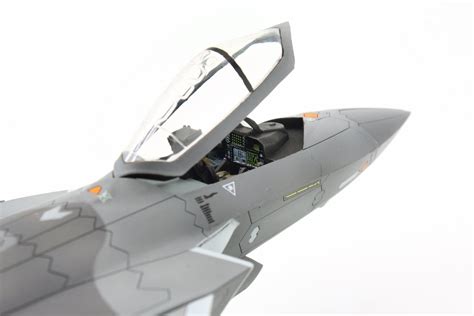 Chinese J-20 Mighty Dragon - Model Aces