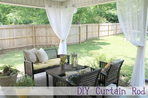 DIY Curtain Rod | ChippaSunshine