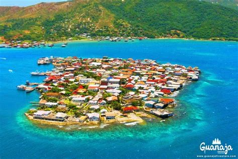 Guanaja (Bonacca) Cay, built by Mother Nature. 🌴🌎🐟 ⚓️⛱🛳😎 . . . . . # ...