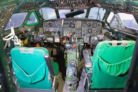 Lockheed Constellation Cockpit Editorial Stock Image - Image of holiday, airplane: 127232769