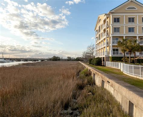 Courtyard by Marriott Charleston Waterfront (Charleston, SC): What to Know BEFORE You Bring Your ...