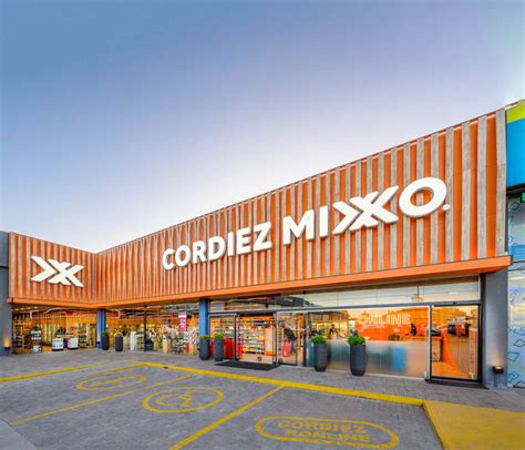 Estudio Montevideo Refreshes a Beloved Supermarket in Córdoba