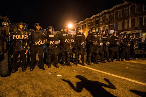 Crowds Scatter as Baltimore Curfew Takes Hold - The New York Times