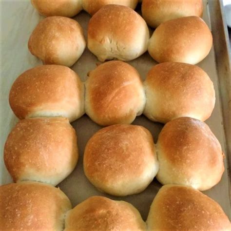 Homemade Crispy bread rolls • Easy Recipes