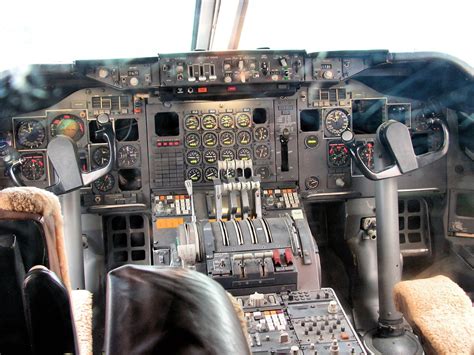 Cockpit | Boeing, Boeing 747, Boeing 747 cockpit