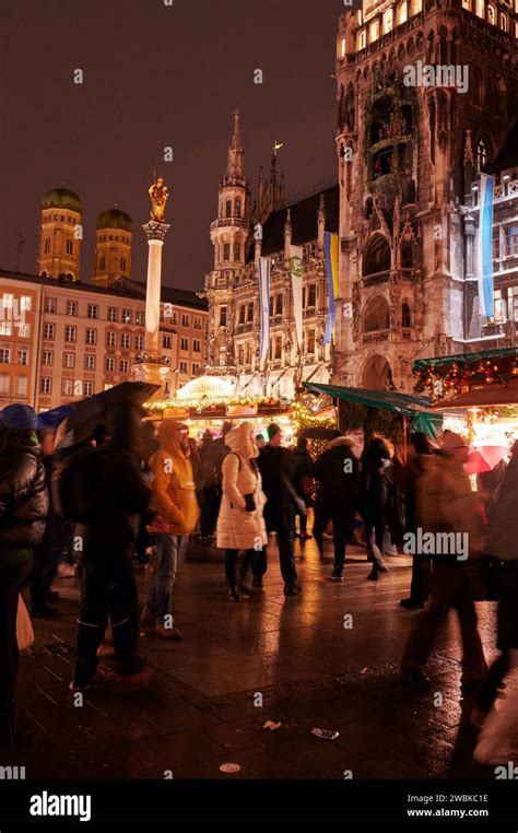 Christmas market at Marienplatz Munich Stock Photo - Alamy