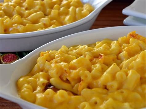 Velveeta mac and cheese for 20 - devilplm