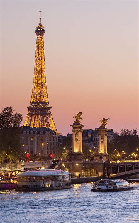 Paris Night Lights Tour – an Evening Drive