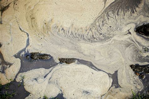 Wet sand texture sandy beach background with stones and wavy copy space ...