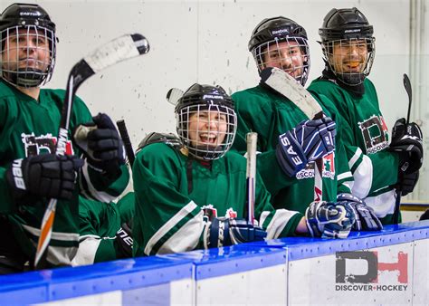 adult-beginner-ice-hockey-learn-to-play-skating-lessons-calgary-46 | Discover Hockey