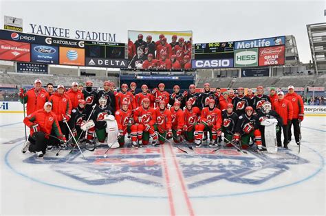 The New Jersey Devils pose for a team photo during the 2014 NHL Stadium Series | Yankee stadium ...