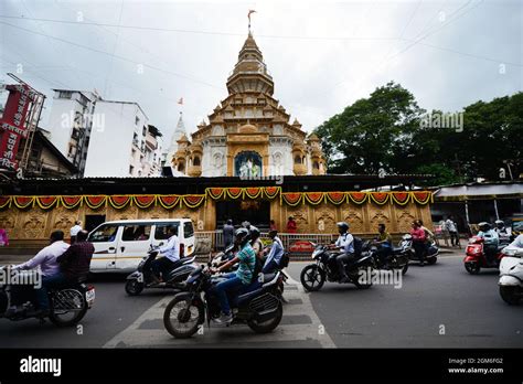 Shreemant dagdusheth halwai ganpati mandir immagini e fotografie stock ad alta risoluzione - Alamy