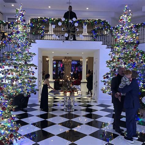 Kardashian/Jenner Christmas Eve Party 2017 | Luxury christmas decor ...