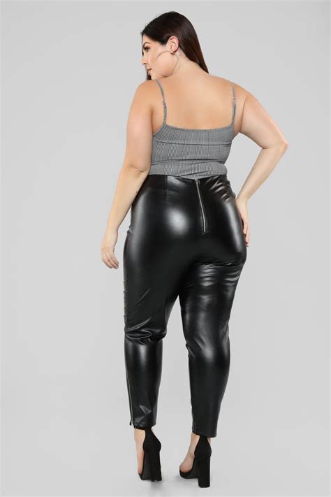 best black leggings for curvy figure