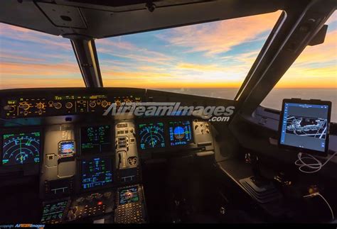 Airbus A320-200 | Airbus, Cockpit, Aeroplane flight