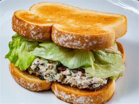 Easy Tuna Salad Sandwich Recipe l { 5-Minute }